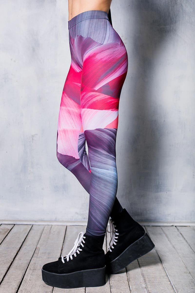 Pink Wave Leggings Close View